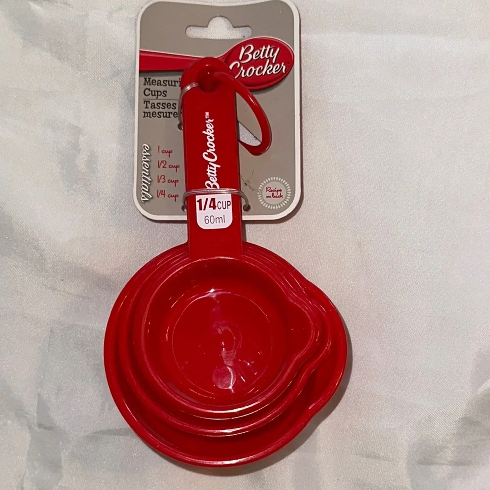 4 piece red Betty Crocker measuring baking set